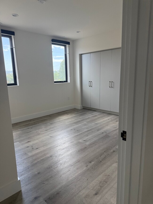 5923 Laurel Canyon Blvd, Unit 400 in Los Angeles, CA - Building Photo - Building Photo