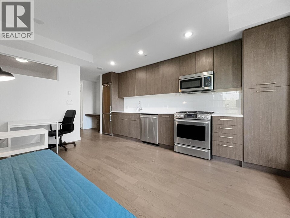 9080 University Crescent in Burnaby, BC - Building Photo