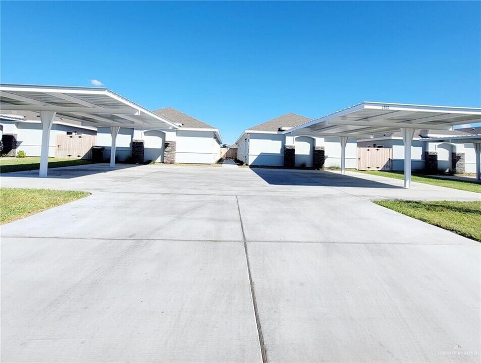 16 Davenport St in Weslaco, TX - Building Photo