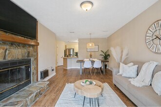 1006 Brookhollow Dr in Fayetteville, NC - Building Photo - Building Photo