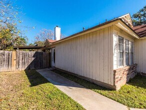 9101 Japonica Ct, Unit 1 in Austin, TX - Building Photo - Building Photo
