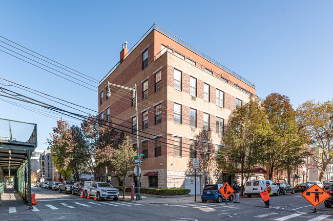 503 50th Ave in Long Island City, NY - Foto de edificio - Building Photo