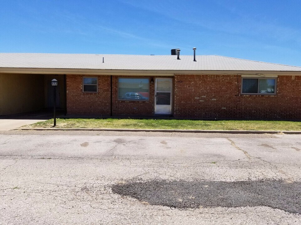 1417-1421 W 11th St in Clovis, NM - Foto de edificio