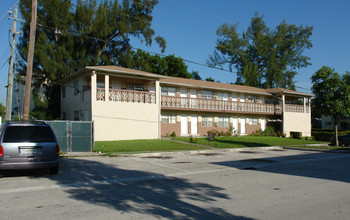 17080 NE 23rd Ave in Miami, FL - Building Photo - Building Photo