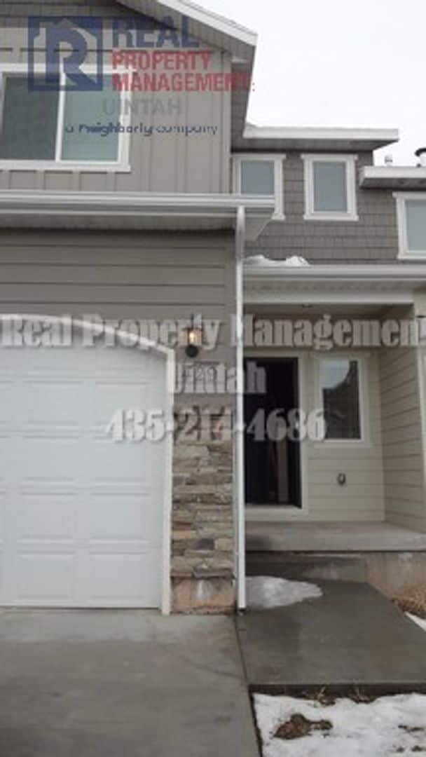 property at 429 E Red Fox Ln