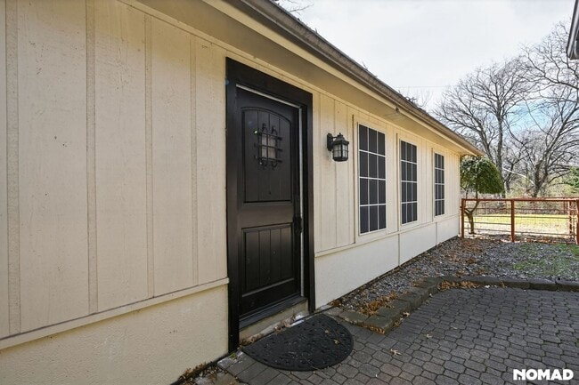 property at 2102 W Bear Creek Rd