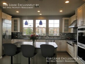 654 Sea Anchor Dr in Redwood City, CA - Building Photo - Building Photo