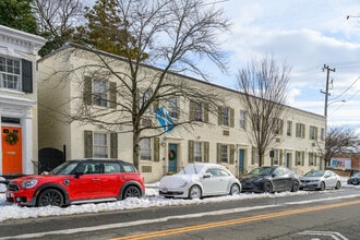 Chatham Square in Alexandria, VA - Building Photo - Building Photo