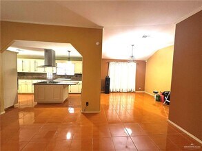 8006 N 28th Ln in McAllen, TX - Building Photo - Building Photo