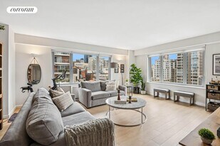 200 E 62nd St in New York, NY - Building Photo