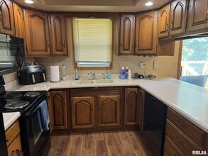 4125 Utica Ridge Rd in Bettendorf, IA - Building Photo - Building Photo