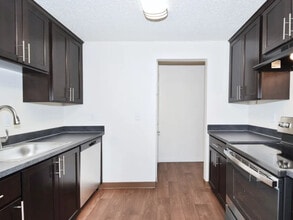 Brookwood Apartments in Hillsboro, OR - Foto de edificio - Building Photo