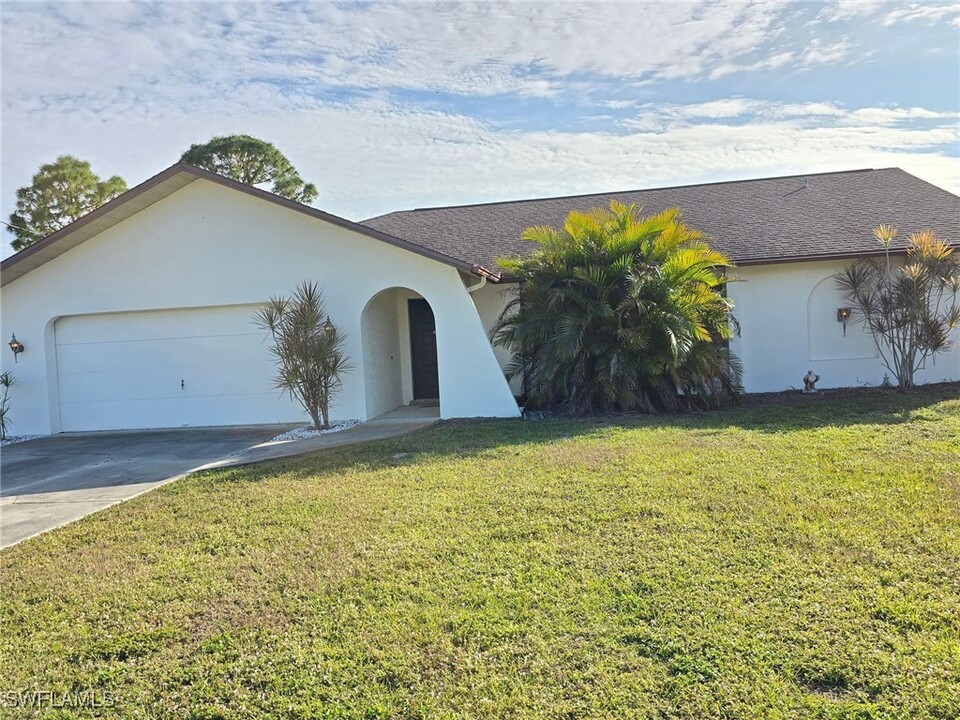 622 SW 15th St in Cape Coral, FL - Building Photo