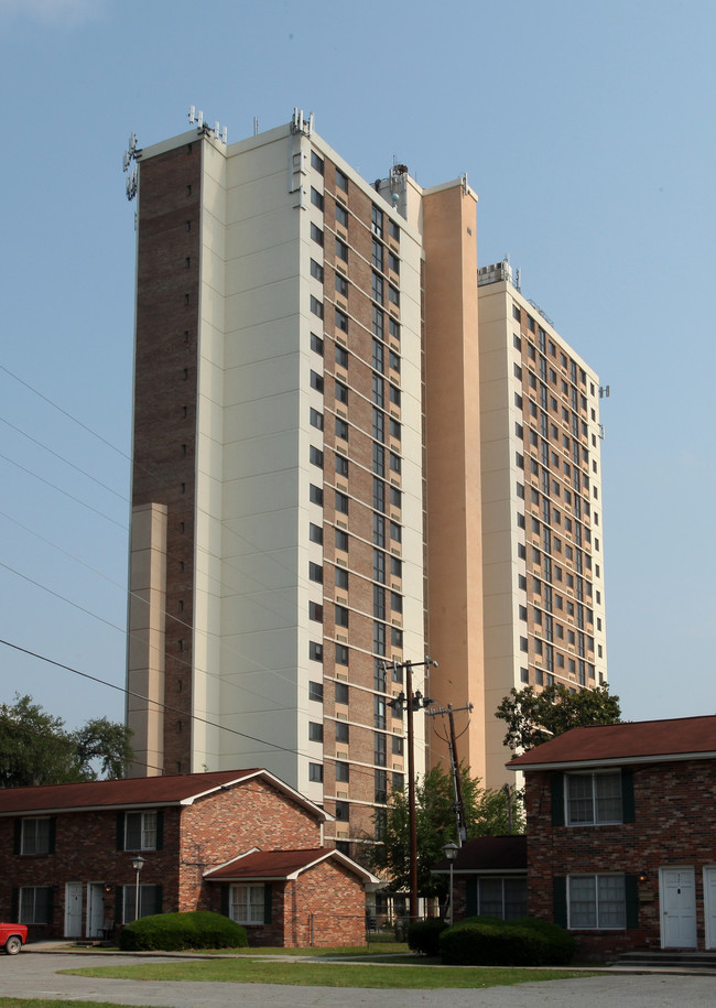 Stillwell Towers in Savannah, GA - Building Photo - Building Photo