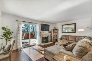 385 Calle Borrego in San Clemente, CA - Building Photo