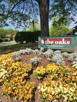 1005 Oak Tree Dr in Chapel Hill, NC - Building Photo