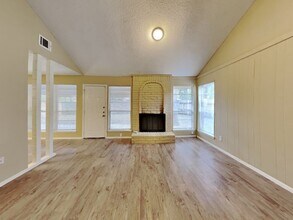 5402 Sweetwind Ln in Spring, TX - Foto de edificio - Building Photo