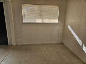 410 E 9th St in Elgin, TX - Building Photo - Building Photo