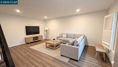 913 Dartmouth Way in Concord, CA - Building Photo - Building Photo