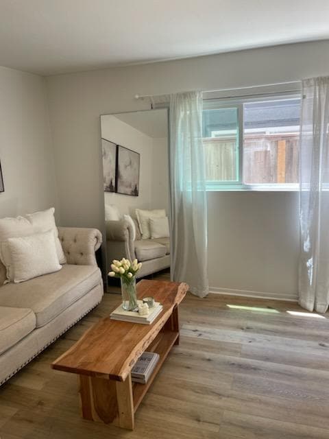 216 40th St, Unit Lower