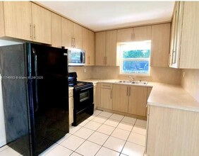 8290 NW 5th Ave-Unit -8290 in Miami, FL - Building Photo - Building Photo