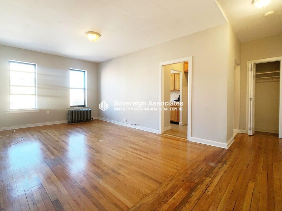 590 Fort Washington Ave in New York, NY - Building Photo