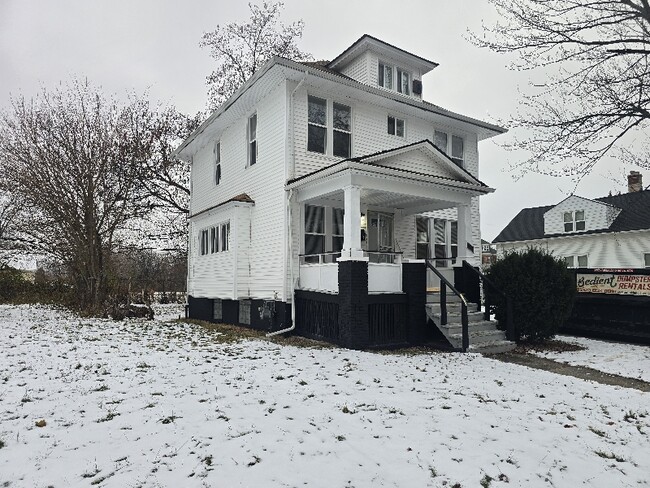 property at 809 Algonquin St