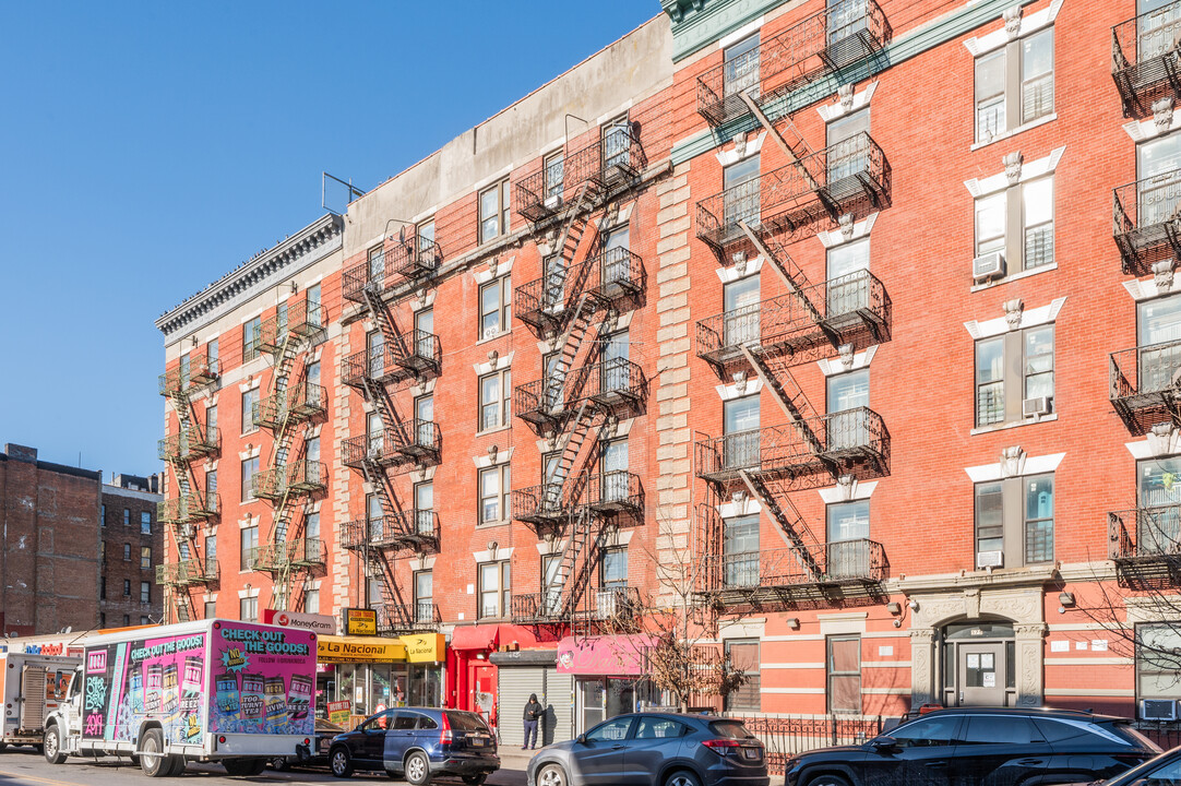 571 Southern Blvd in Bronx, NY - Building Photo