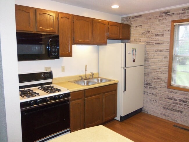 1408 S. 3rd St. in Clear Lake, IA - Building Photo - Building Photo