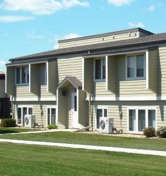 Dakota Manor Apartments in Devils Lake, ND - Building Photo