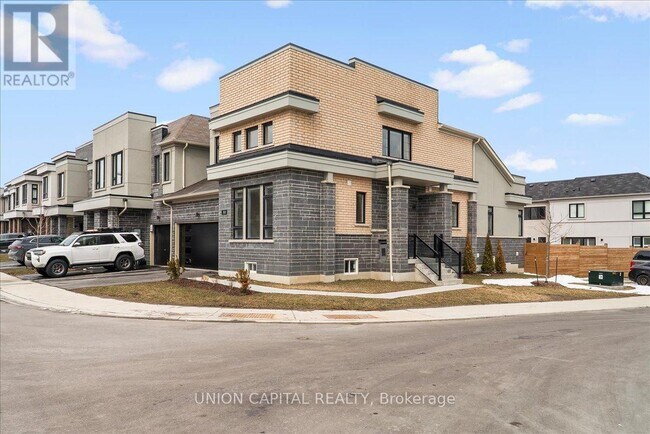 11 Sailors Landing in Bowmanville, ON - Building Photo - Building Photo