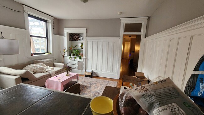 1066 Commonwealth Ave, Unit 41 in Boston, MA - Foto de edificio - Building Photo