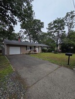 744 Cable Ave in Beachwood, NJ - Building Photo