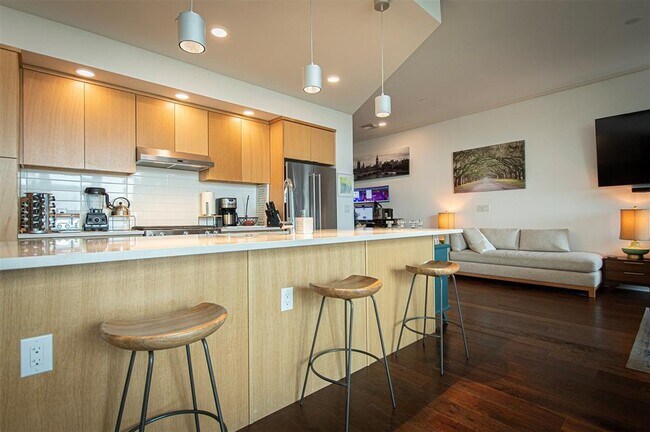 property at 1322 E 12th St