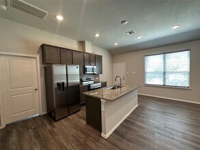 15063 Arrowhead Loop E in Willis, TX - Building Photo - Building Photo