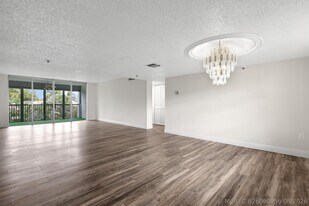 3940 Inverrary Blvd in Lauderhill, FL - Building Photo