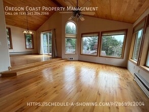 7205 SW Burl Dr in Waldport, OR - Building Photo - Building Photo