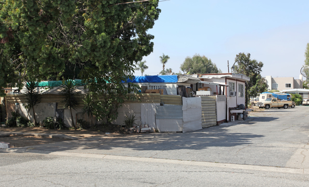 Trailer Lodge in Hawthorne, CA - Building Photo