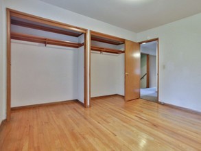 2881 SE Sherman St in Portland, OR - Foto de edificio - Interior Photo