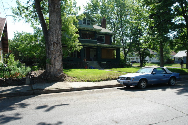 927 S Adams St in Spokane, WA - Foto de edificio - Building Photo