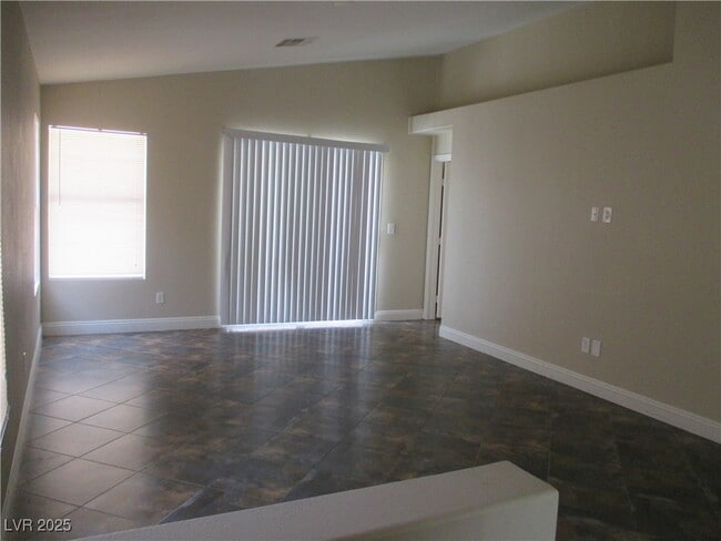 10530 Lilac Tree Ave in Las Vegas, NV - Building Photo - Building Photo