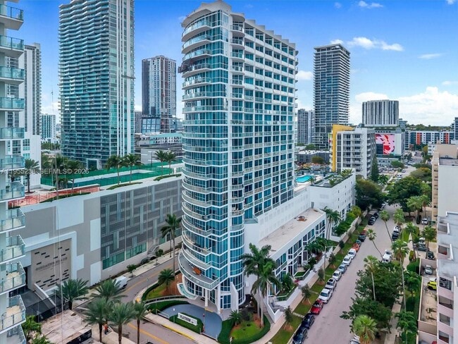 480 NE 30th St in Miami, FL - Foto de edificio - Building Photo