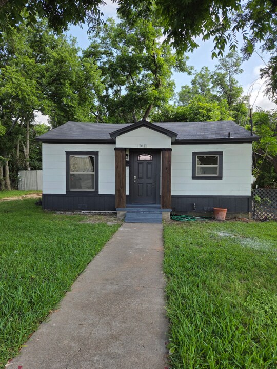 1611 W Ave C in Temple, TX - Building Photo