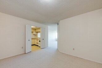 55 Skymark Dr in Toronto, ON - Building Photo - Building Photo