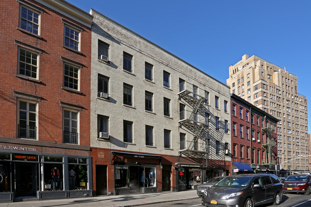 318-322 Bleecker St in New York, NY - Building Photo