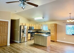 9740 W Kaylynn Cir in Wasilla, AK - Building Photo - Building Photo