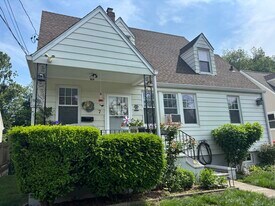 7 Margaret St in Norwalk, CT - Building Photo