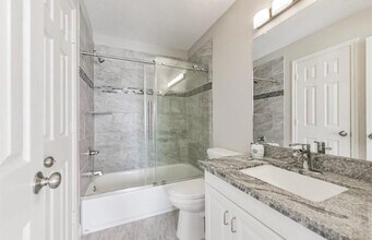 8002 Harbor Point Dr in Houston, TX - Building Photo - Building Photo