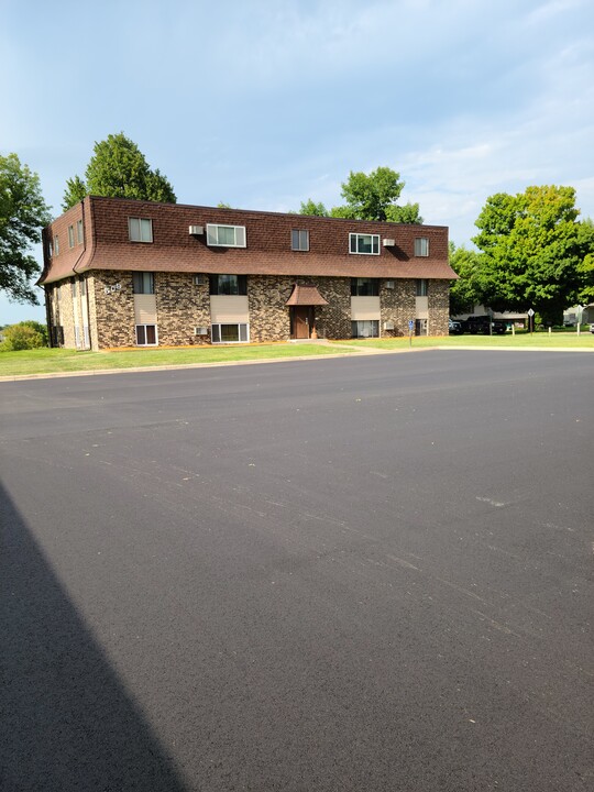 507 Columbus Ave N, Unit 22 in New Prague, MN - Building Photo