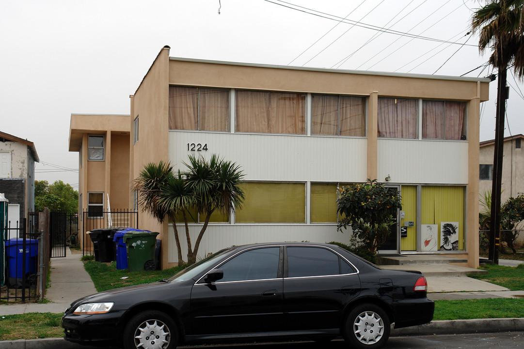 1224 E La Brea Dr in Inglewood, CA - Building Photo